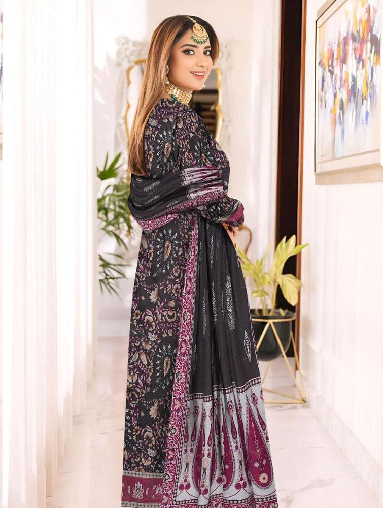 3 PCs women's Unstiched Khaddar Printed Suit