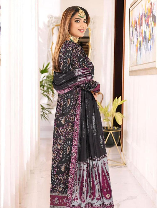 3 PCs women's Unstiched Khaddar Printed Suit